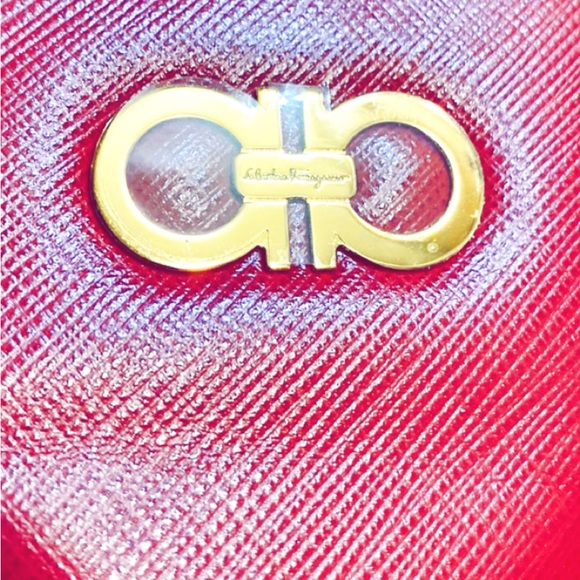 (RARE) Salvatore Ferragamo heart shaped clutch - limited edition - brand new - Picture 6 of 6